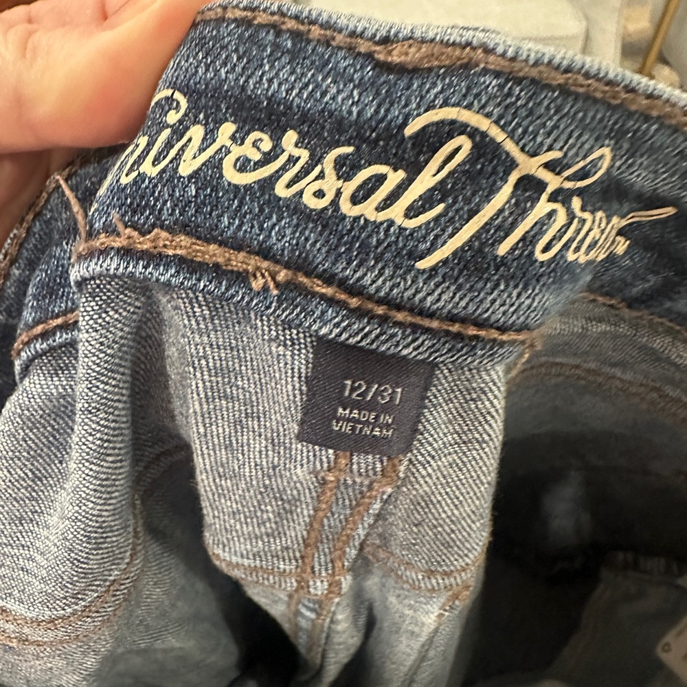 Universal Thread Women's Cropped Distressed Jeans - Dark Blue - Picture 5 of 6